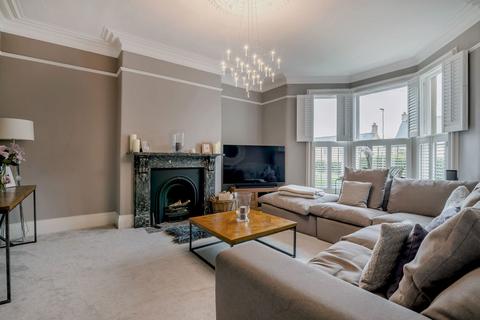 4 bedroom end of terrace house for sale, Boston Spa, High Street, LS23