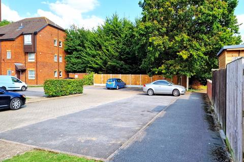 1 bedroom terraced house for sale, Braemar Gardens, Slough, Berkshire