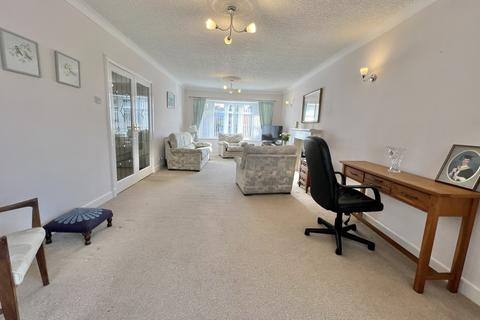 3 bedroom bungalow for sale, Lowick Drive, Poulton-Le-Fylde FY6