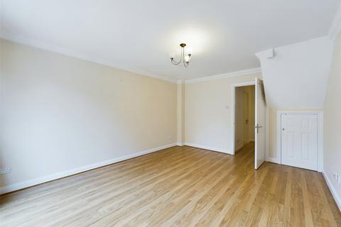 2 bedroom end of terrace house to rent, Holly Drive, Buckinghamshire HP21