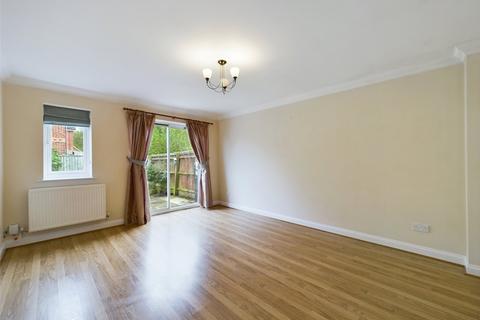 2 bedroom end of terrace house to rent, Holly Drive, Buckinghamshire HP21