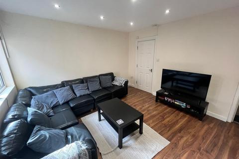 Manor Drive, Hyde Park, Leeds, LS6 1DD