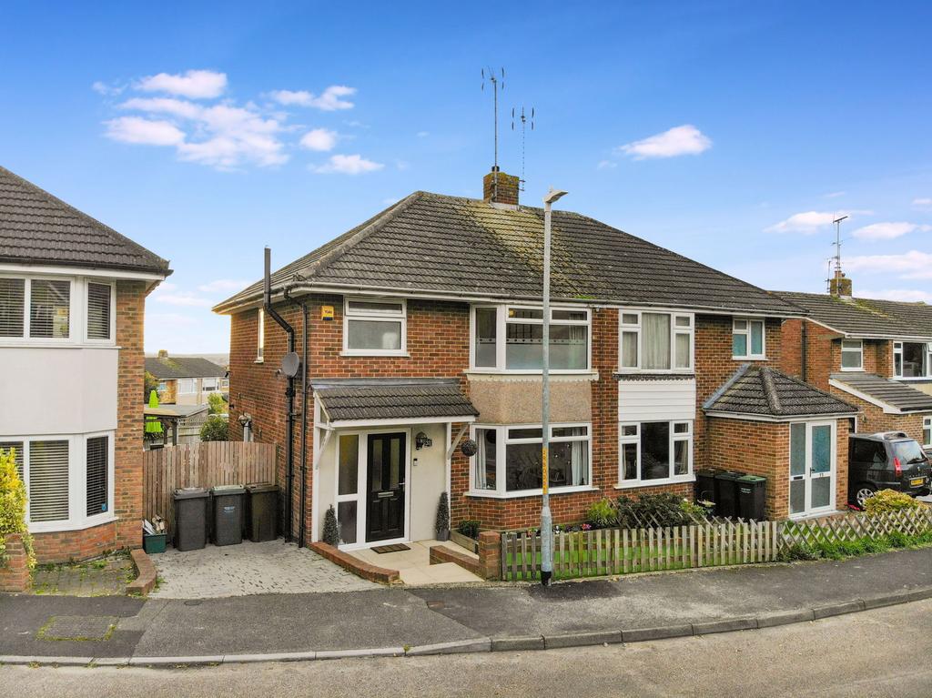 Rochester Road, Rochester ME1 3 bed semi-detached house for sale - £375,000