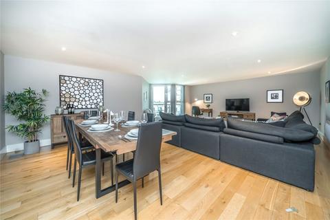 2 bedroom flat for sale, St. George Wharf, London SW8