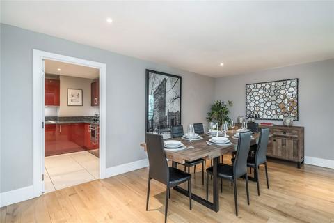 2 bedroom flat for sale, St. George Wharf, London SW8
