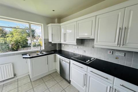 2 bedroom flat for sale, Regents Court, Stonegrove, Edgware, Greater London, HA8