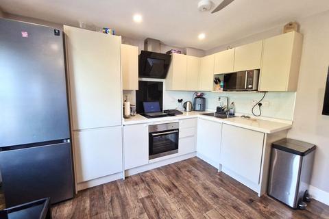 1 bedroom apartment for sale, Dunhill House, High Street, Barkingside. IG6 2AJ