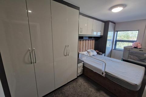 1 bedroom apartment for sale, Dunhill House, High Street, Barkingside. IG6 2AJ