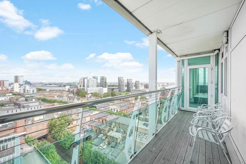 2 bedroom penthouse to rent, Greens End, Woolwich, SE18