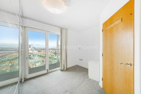 2 bedroom penthouse to rent, Greens End, Woolwich, SE18