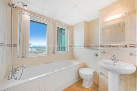 2 bedroom penthouse to rent, Greens End, Woolwich, SE18