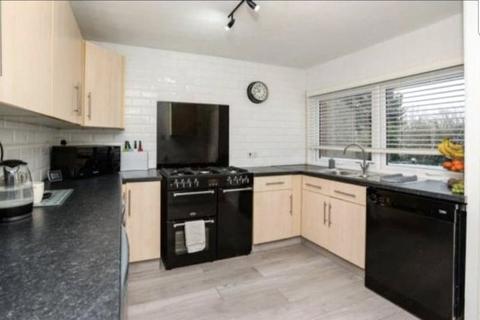 4 bedroom terraced house to rent, Mead Way, Bromley, Kent, BR2