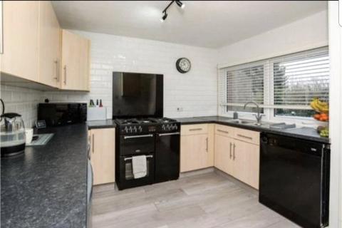 4 bedroom terraced house to rent, Mead Way, Bromley, Kent, BR2