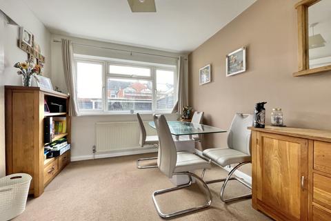 2 Crawford Gardens, Exeter, EX2 8HQ