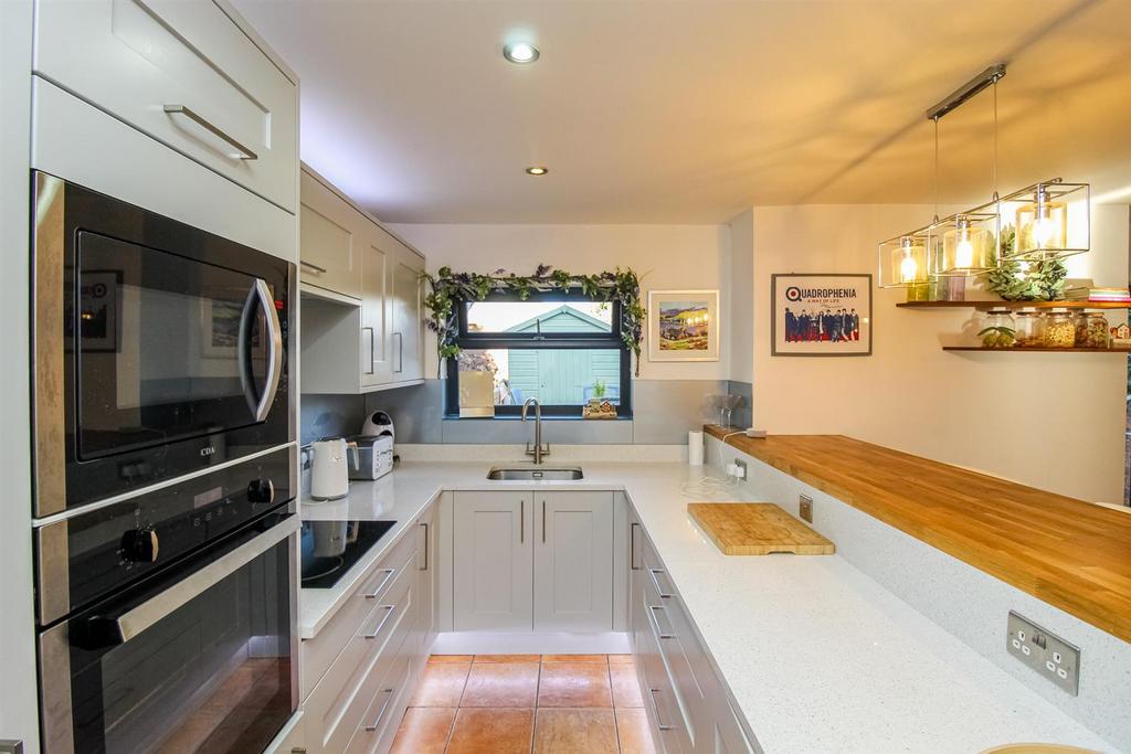 Mill Lane, Wakefield WF4 3 bed cottage for sale £190,000