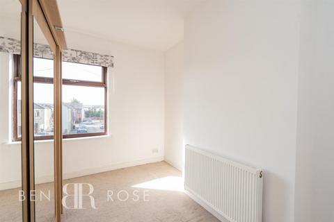 3 bedroom terraced house to rent, Mort Street, Wigan