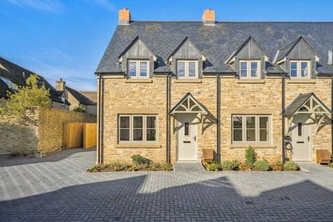 3 bedroom end of terrace house for sale, Crumpler Court, Witney, OX28