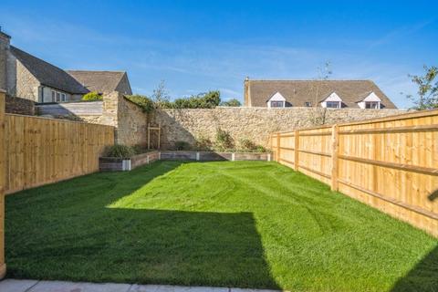 3 bedroom end of terrace house for sale, Crumpler Court, Witney, OX28