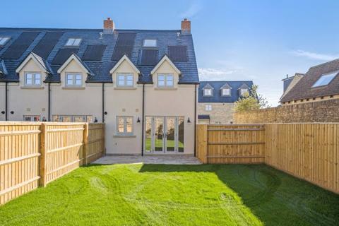 3 bedroom end of terrace house for sale, Crumpler Court, Witney, OX28