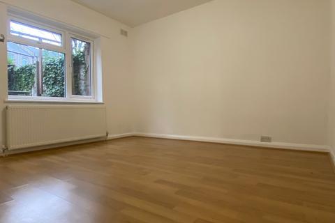 2 bedroom flat to rent, Oakleigh Close, Whetstone, London, London, N20