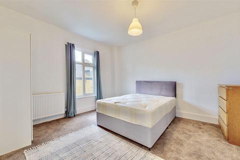 1 bedroom in a house share to rent, St. Marys Road, W5