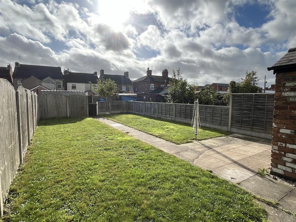 Victoria Crescent, BurtonOnTrent DE14 2 bed semidetached house for