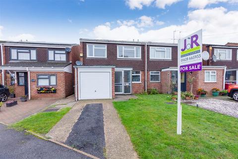 3 bedroom semi-detached house for sale, Balmoral Close, Cippenham