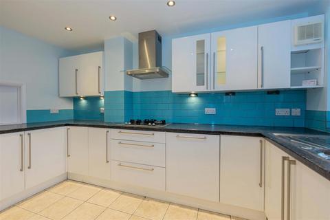 10 Balmoral Close, Slough, SL1 6JP