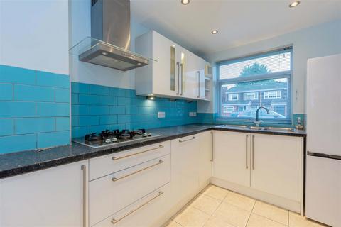 10 Balmoral Close, Slough, SL1 6JP