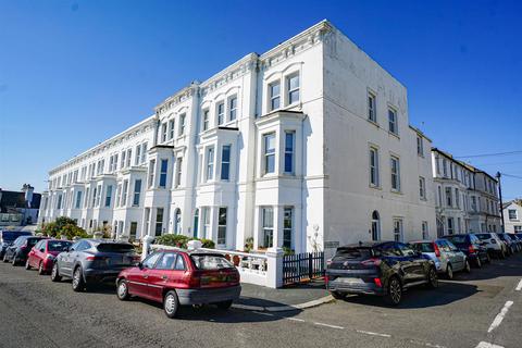 5 bedroom end of terrace house for sale, Priory Road, Hastings