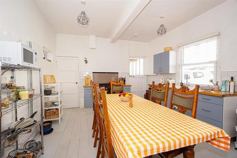 5 bedroom end of terrace house for sale, Priory Road, Hastings