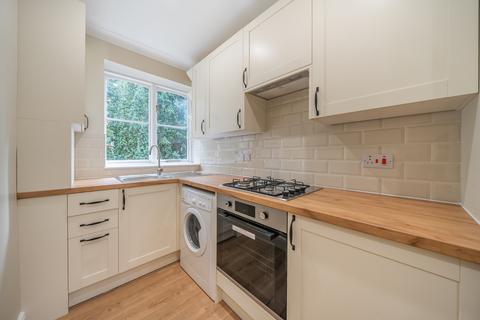 2 bedroom flat to rent, Susan Wood Chislehurst BR7