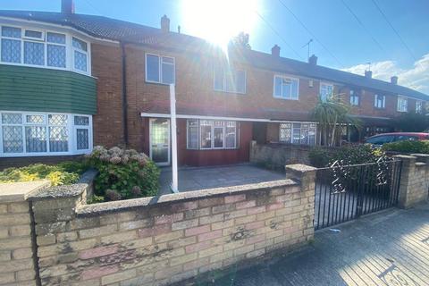 1 bedroom in a house share to rent, Mungo Park Road, Rainham RM13 7PJ