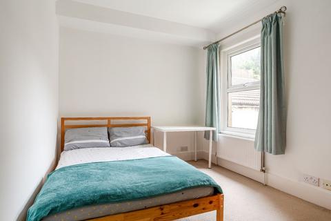 2 bedroom maisonette to rent, Bear Road, Brighton