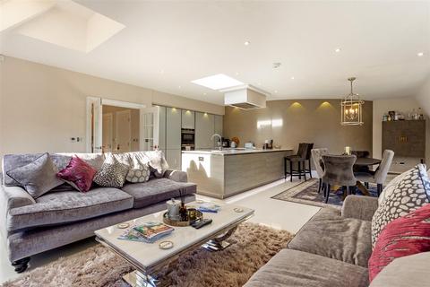 3 bedroom penthouse for sale, Lady Margaret Road, Sunningdale