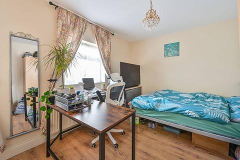 3 May Gardens, Wembley, HA0 1DU