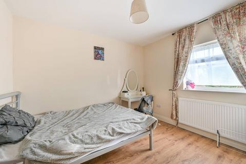 3 May Gardens, Wembley, HA0 1DU