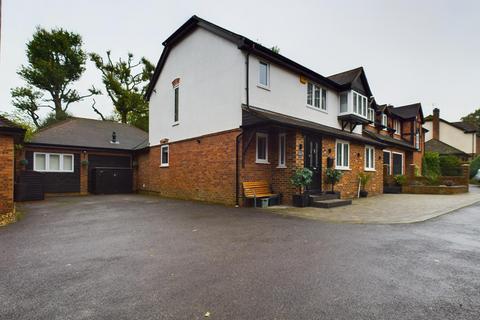 5 bedroom detached house for sale, Hawkley Drive, Tadley, RG26