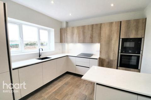 3 bedroom end of terrace house for sale, Cornfield Way, Rayleigh