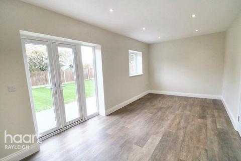 3 bedroom end of terrace house for sale, Cornfield Way, Rayleigh