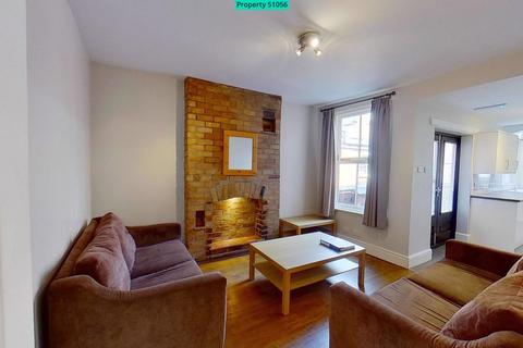 6 bedroom end of terrace house to rent, Rothesay Avenue, Nottingham, NG7 1PU