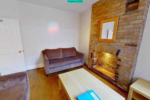 6 bedroom end of terrace house to rent, Rothesay Avenue, Nottingham, NG7 1PU