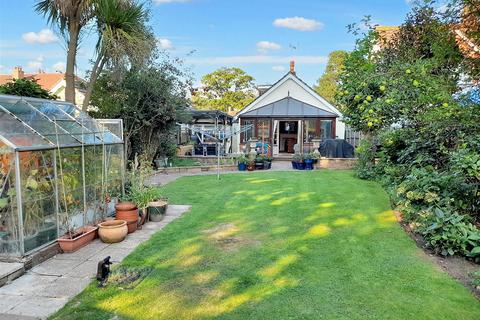 3 bedroom detached bungalow for sale, Elm Grove, Barnham