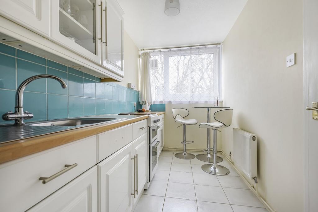 Battersea Bridge Road London SW11 1 bed flat to rent £1,650 pcm (£381 pw)
