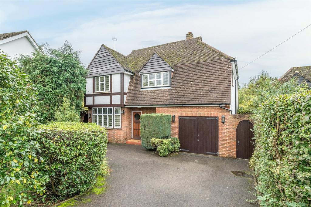 Claremont Avenue, Esher, KT10 4 bed detached house for sale £1,625,000