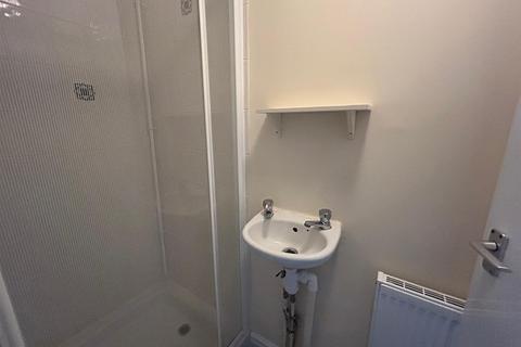 1 bedroom flat to rent, West Square, Scarborough