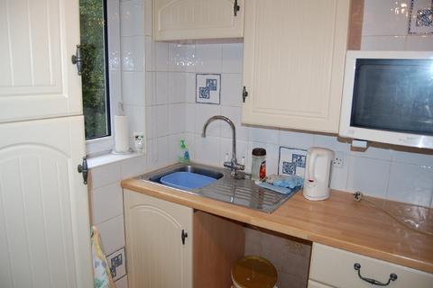 1 bedroom ground floor flat to rent, Ashley Cross, Poole