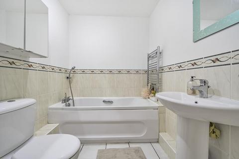 2 bedroom flat for sale, Camberley,  Surrey,  GU15