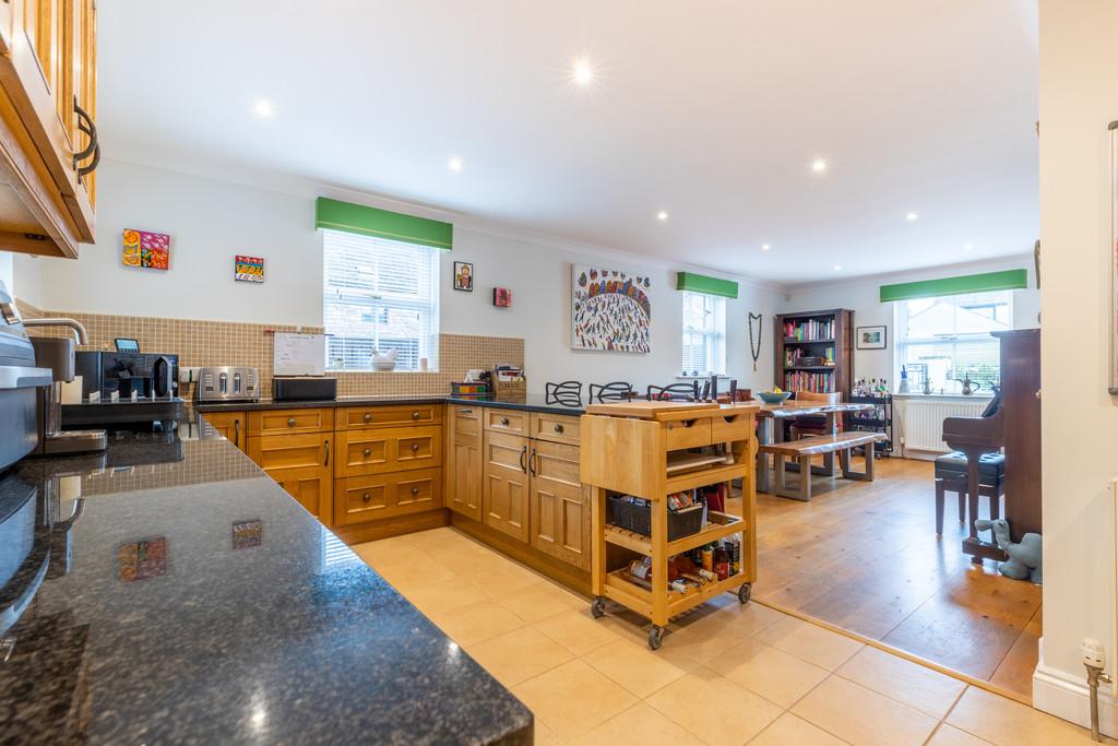 Kitchen/ Dining Room