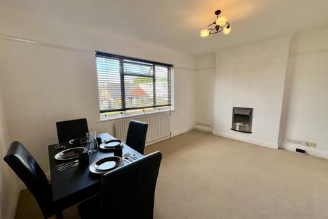 2 bedroom maisonette to rent, Meadow Road, Pinner HA5